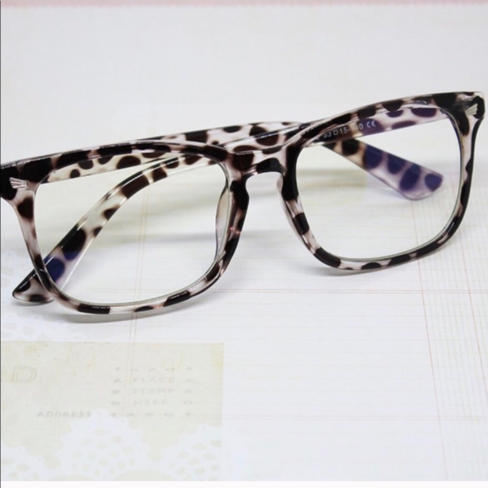 Blue light blocking glasses